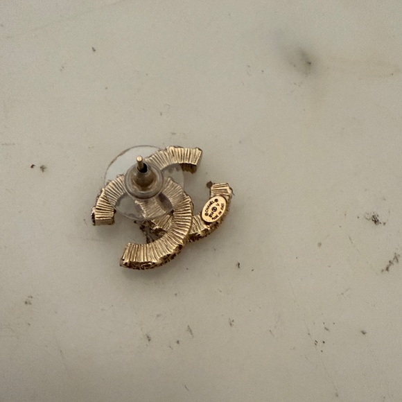 CHANEL cc black enamel pierced earrings • CC • like new! - Picture 5 of 6